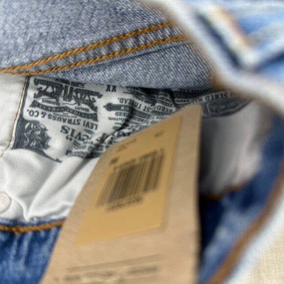 Levi's 501 Shorts - Picture 6 of 6